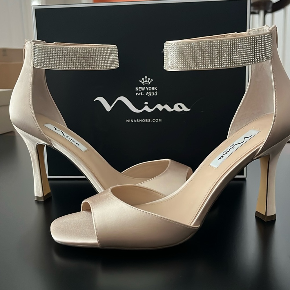 NWT Nina Dezzie-YS cocktail wedding prom heel